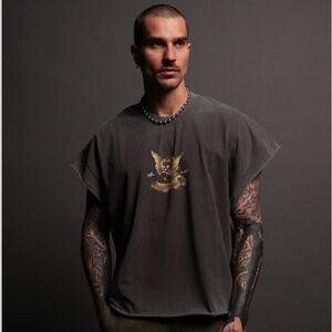 **DARC SPORT WATCH OVER ME GRUNGE CUT-OFF TEE IN WOLF GRAY**